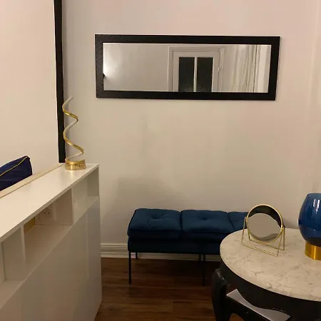 La Perroy à Proximité De La *