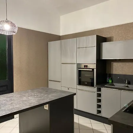 La Perroy à Proximité De La *