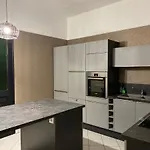 La Perroy à Proximité De La *