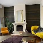 La Perroy à Proximité De La *