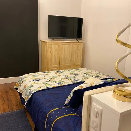 Vakantiehuis La Perroy A Proximite De La
