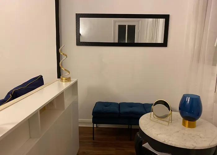 La Perroy à Proximité De La *