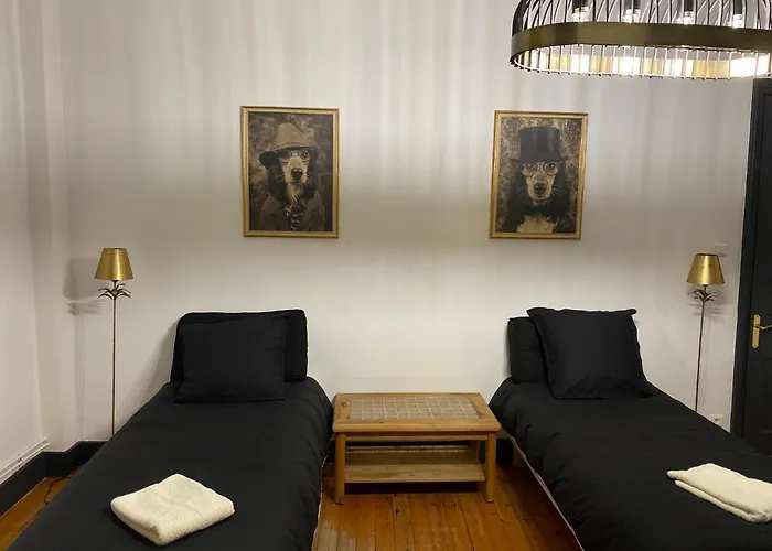 La Perroy à Proximité De La Hébergement de vacances *