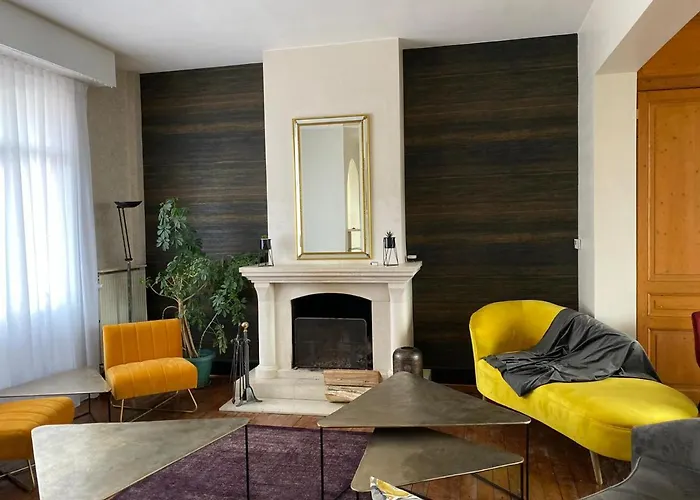 La Perroy à Proximité De La *