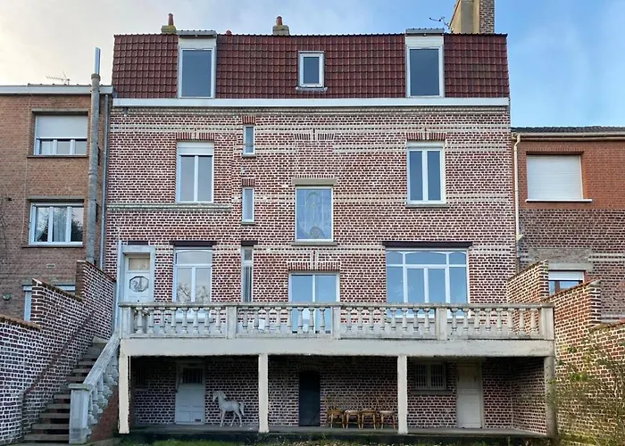 La Perroy à Proximité De La *