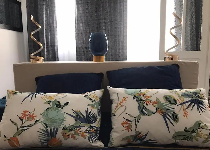 La Perroy à Proximité De La