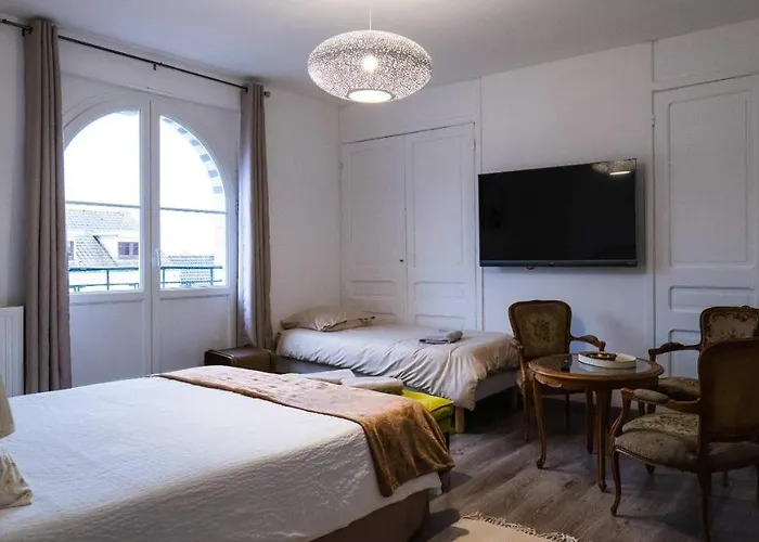 La Perroy à Proximité De La